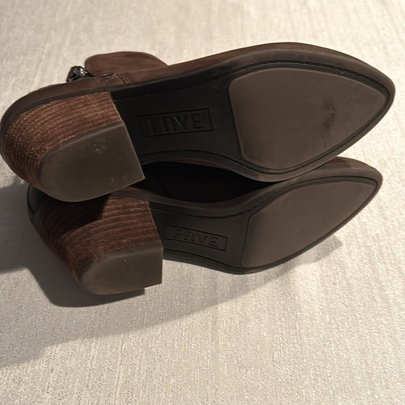 FRYE Women’s Brown Ankle Booties Distressed Texture All Over Size 6 Gently Used - Picture 15 of 16